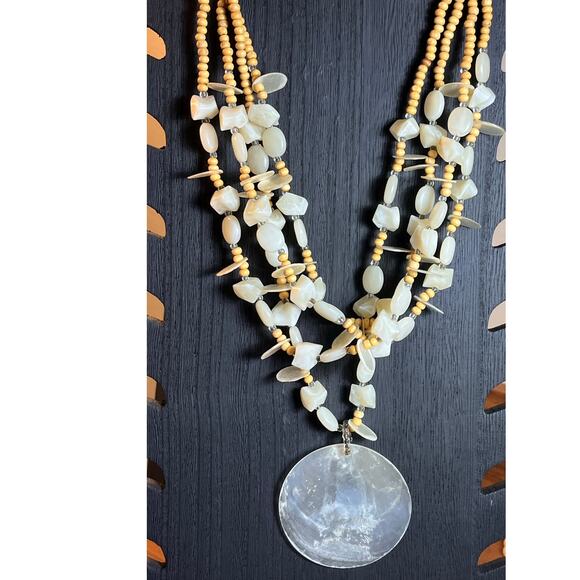 Vtg Multi-Strand Mother of Pearl Beaded Necklace with Large Shell Pendant Boho - Picture 4 of 10